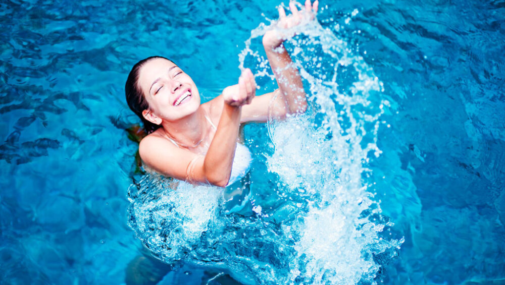 Elettrolisi per il Trattamento dell'Acqua della Piscina