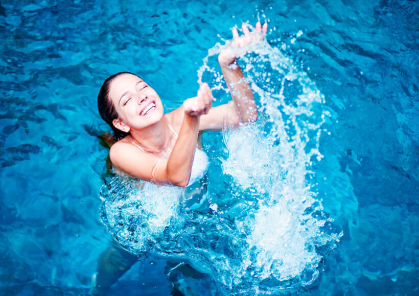 Elettrolisi per il Trattamento dell'Acqua della Piscina