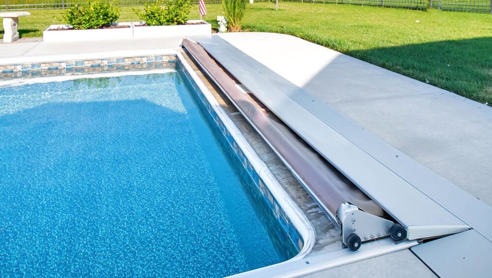 Piscine interrate con copertura automatica